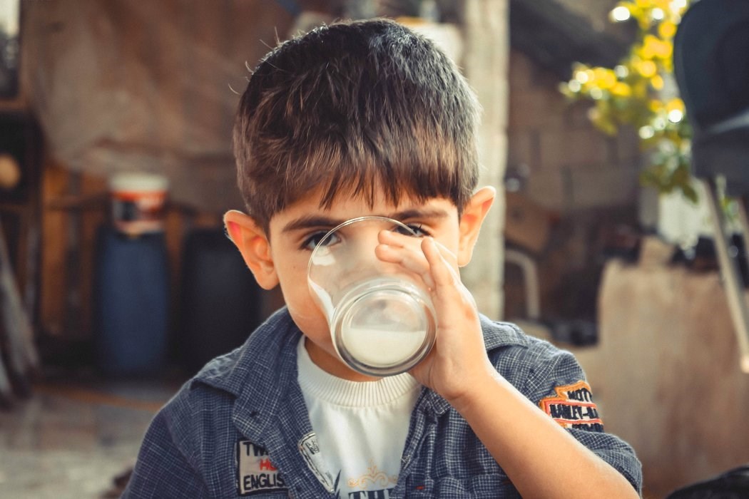 infant drinking quality milk